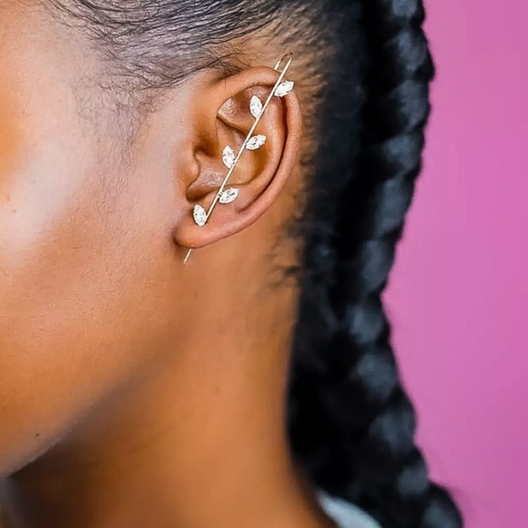 ⚜️[𝟯/$𝟭𝟴]⚜️CZ Leaves Crystal Ear Hook NEW - Picture 5 of 8